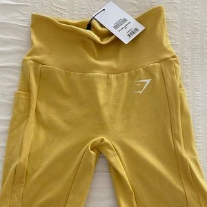 Cute and flattering women’s gym sharkshorts!